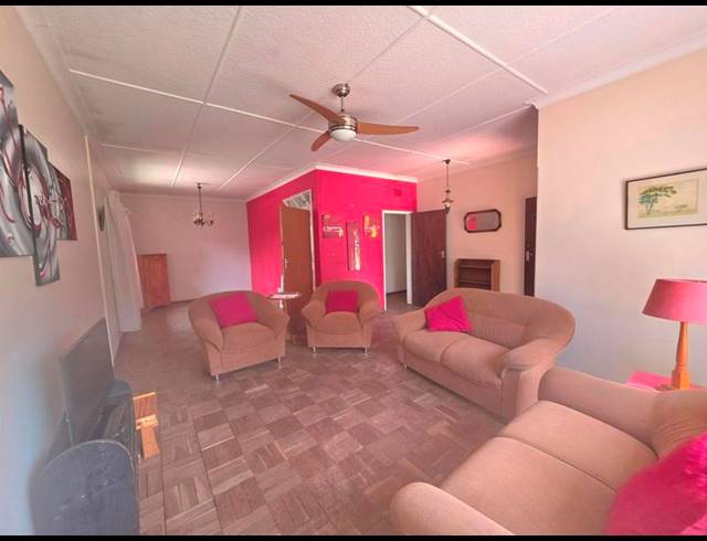 4 BEDROOM HOUSE FOR SALE IN PARKDENE